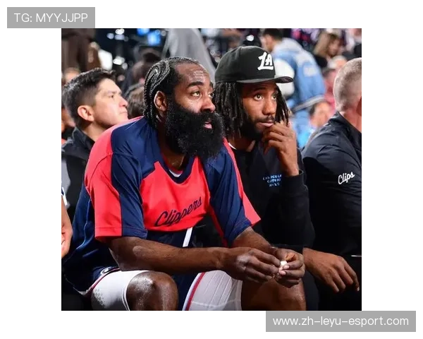 伦纳德弧顶跳投命中，快船在末节实现逆袭